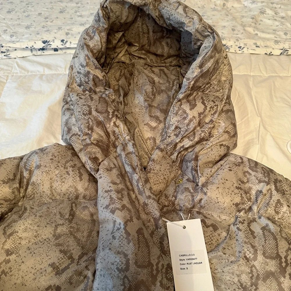 Varley gray down Hooded Puffer Jacket New small - Picture 4 of 9